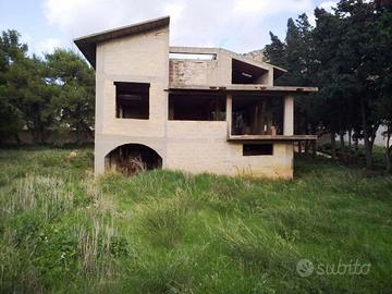 Fabbricato indipendente da rifinire a Pizzolungo