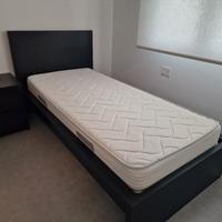 Letto comodino e materasso 