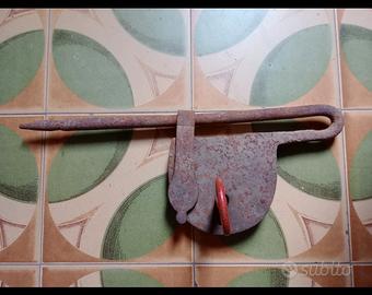 Antico Catenaccio del 1800 con chiave Rossa 