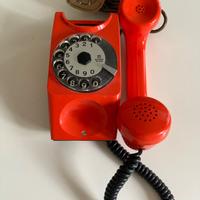 Telefono vintage rosso aragosta