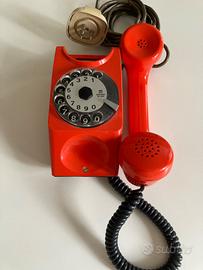 Telefono vintage rosso aragosta