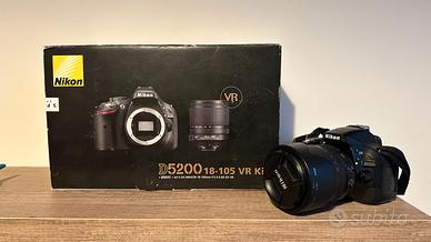 Nikon D5200 + obiettivo 18-105mm VR (kit completo)