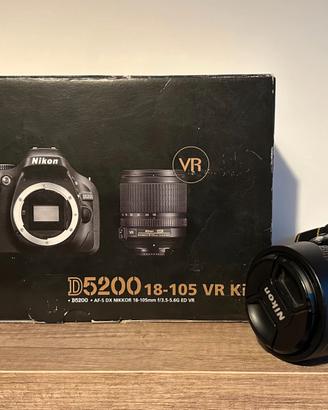 Nikon D5200 + obiettivo 18-105mm VR (kit completo)