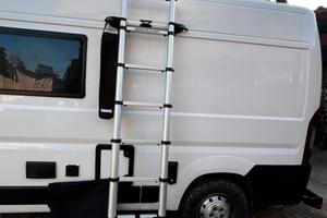 Scala telescopia e kit di fissaggio magneticoThule