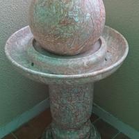 MERAVIGLIOSA FONTANA A SFERA IN MARMO