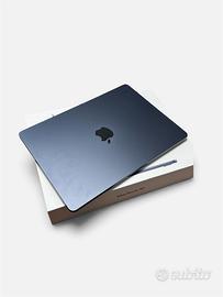 MacBook Air M2 Mezzanotte 13.6” Pari al nuovo