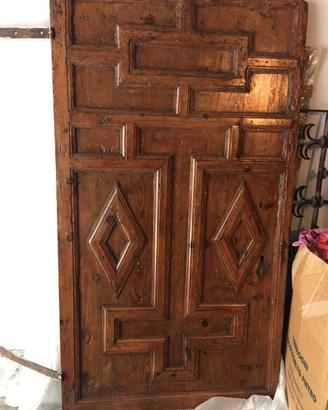 Porta da sacrestia del 400 umbro