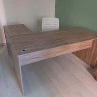 SCRIVANIA E POLTRONA UFFICIO COME NUOVA MAI USATA