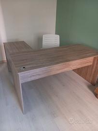 SCRIVANIA E POLTRONA UFFICIO COME NUOVA MAI USATA