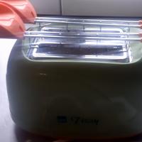 Tostapane Tizzy DPE colore verde pinze arancioni