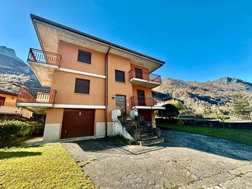 Villa indipendente: due appartamenti con giardino