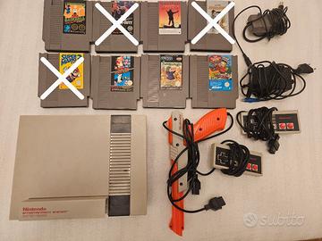 Nintendo Nes anni 90 con cavi, controller e giochi