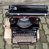 macchina da scrivere olivetti