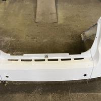 Paraurti posteriore bianco completo di parafanghi 