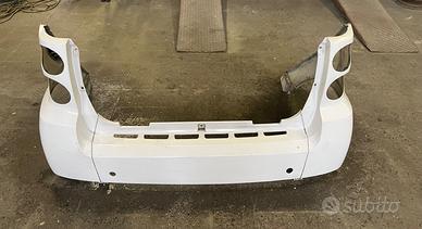 Paraurti posteriore bianco completo di parafanghi 