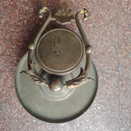 antico porta orologio in bronzo