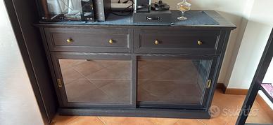 Credenza con cassetti e ante scorrevoli