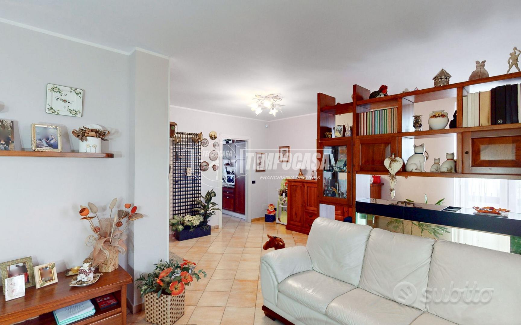 PORZIONE DI VILLA BIFAMILIARE SU 3 LIVELLI CON AMP - Vista 6