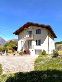 Villa di 300 m² con più di 5 locali e box auto dop