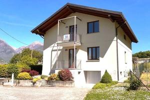 Villa di 300 m² con più di 5 locali e box auto dop