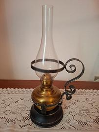 Lampada da tavolo a petrolio vintage 