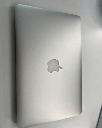Macbook Air 11” (2014) - Intel i5- 4GB RAM -128 GB
