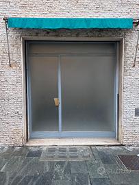 PRIVATO VENDE Negozio/Ufficio