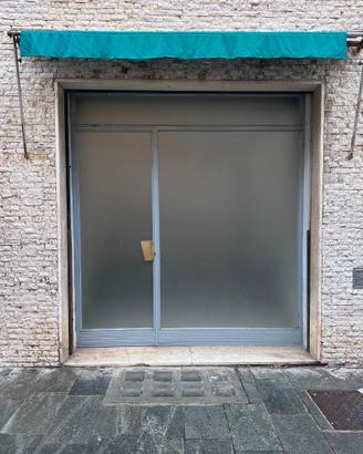 PRIVATO VENDE Negozio/Ufficio