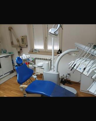 Sedia dentista e varia attrezzatura