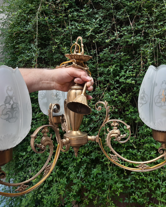 Lampadario bronzo dorato e vetro satinato