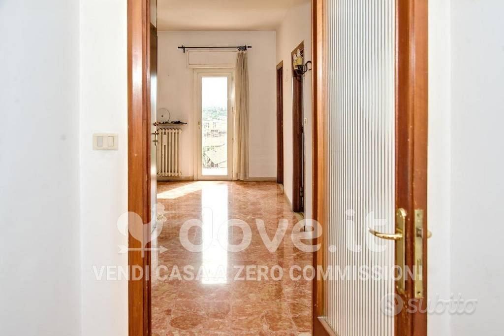 Appartamento di 173 m² con 5 locali a Perugia