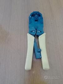 Pinza crimpatrice per connettori dati 