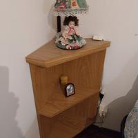 Angoliera arredante in legno