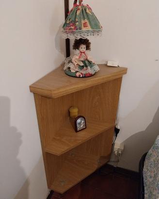 Angoliera arredante in legno