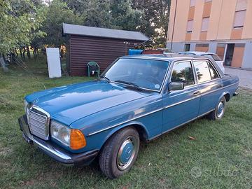 Mercedes-Benz 200 W123