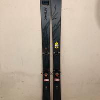 Sci, attacchi, pelli e rampant scialpinismo