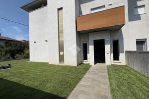 VILLA A SCHIERA A NOGAROLE ROCCA