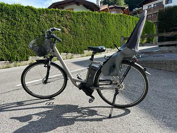 BICI DONNA PEDALATA ASSISTITA