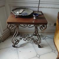 Elegante tavolino Liberty