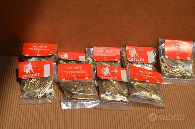 Fermagli per chiusure scrigno.