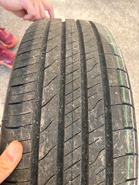 Gomme nuove - 215/60 R17 96 H Goodyear