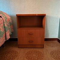 comodino in legno