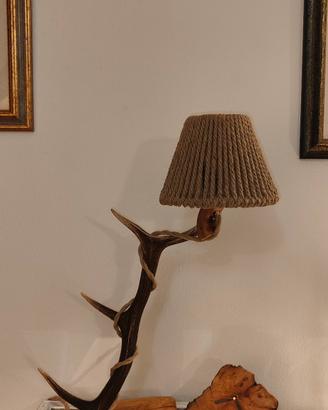 Lampada realizzata in corno di cervo sardo 