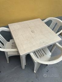 Tavolo bello bianco anche sedia