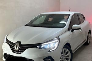 reanult clio Hybrid con garanzia renault.