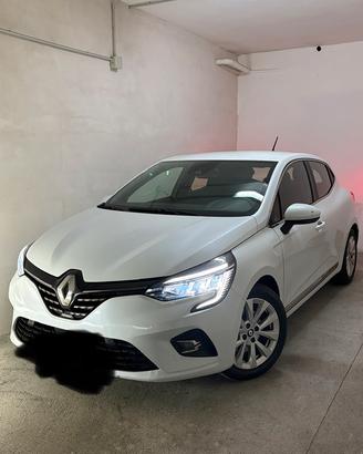 reanult clio Hybrid con garanzia renault.