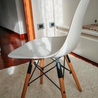 sedia con gambe in legno