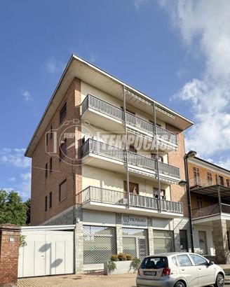 AMPIO QUADRILOCALE LUMINOSO CON SALONE DOPPIO, IN