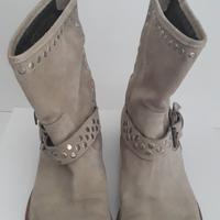 Stivaletto estivo in camoscio 