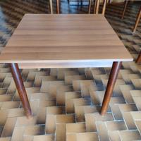 Tavolo in legno 90x90